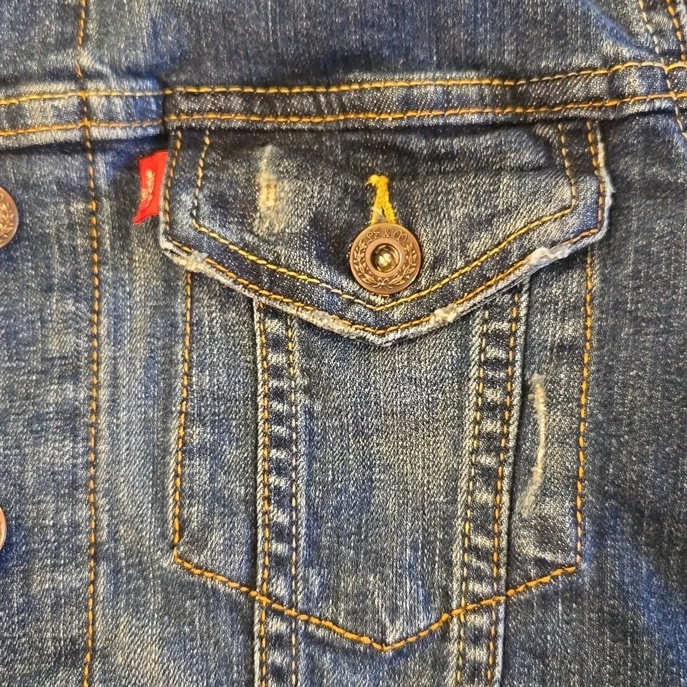 Levi’s Womens Trucker Denim Distressed Jean Jacket - Picture 2 of 11